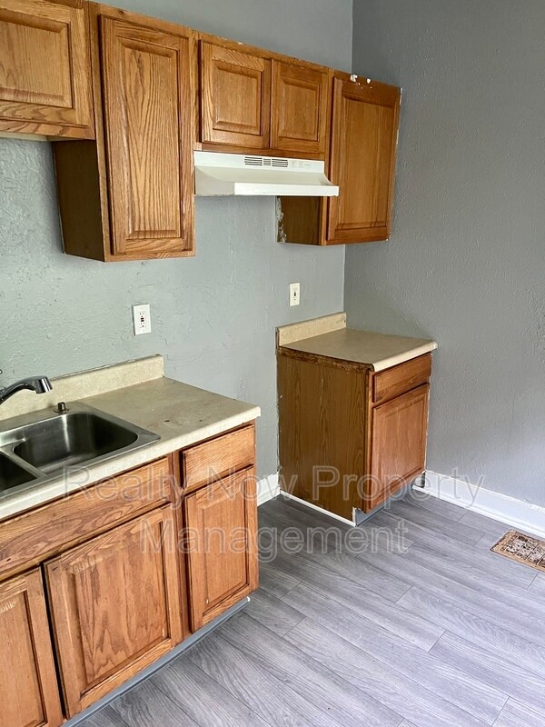 Building Photo - 10611 Massie Ave