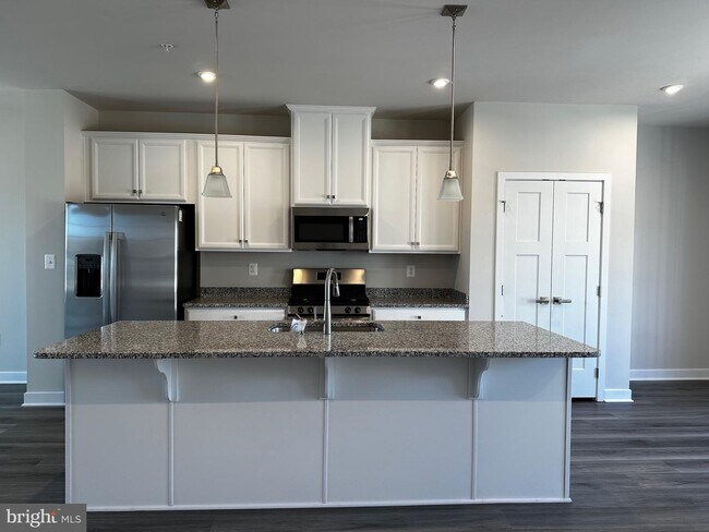 Building Photo - 5617 Addington Ln