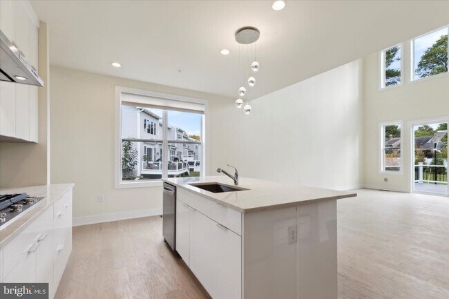 Foto del edificio - 674 Levering St
