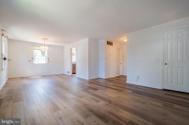 Building Photo - 616 22nd St S