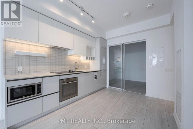 Building Photo - 898 Portage Pkwy