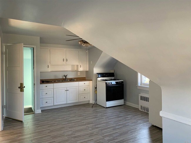 Building Photo - 109 Roberta St