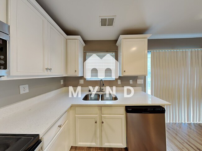 Building Photo - 3135 White Tail Ln