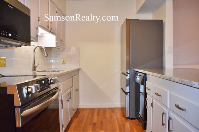 Building Photo - 400 Narragansett Pkwy