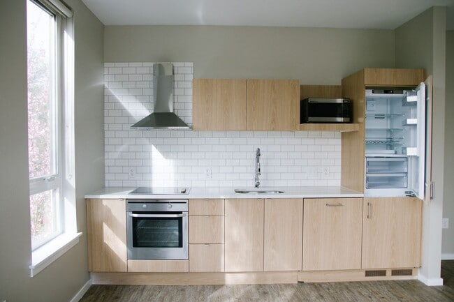 Building Photo - Hawthorne @ Ladd's - 1 & 2 Bedroom Apartment Homes