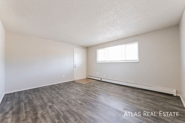 Foto del edificio - 910 Bishop Ct