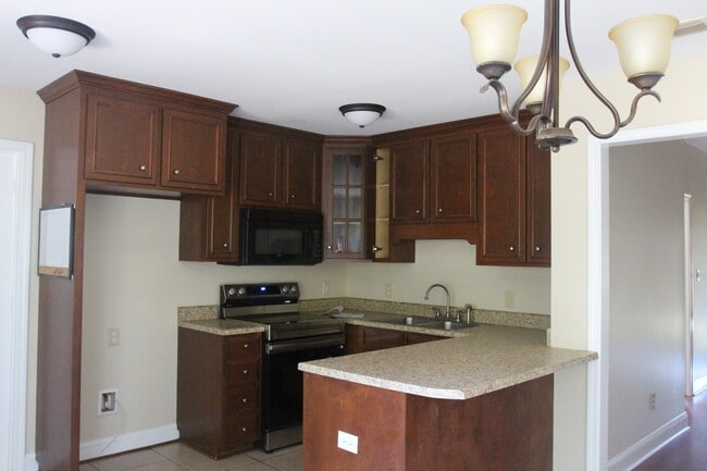Building Photo - 104 Aubry Ct