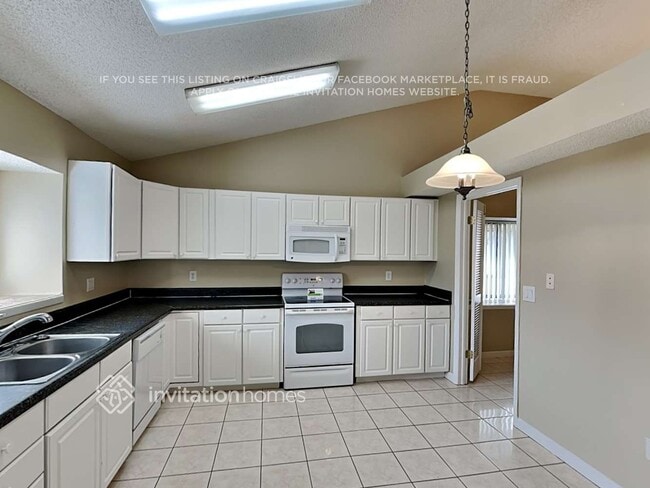 Building Photo - 1912 Coral Tree Ct