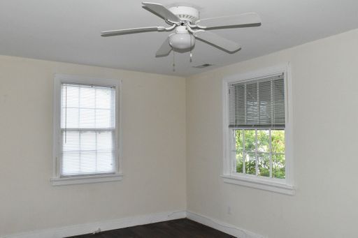 Building Photo - 2 BR 1 BA LAKESIDE AREA HOME