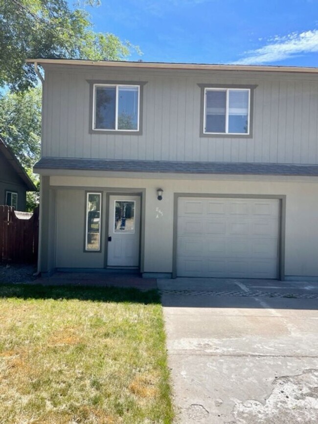 Foto del edificio - 845 NW Ogden Ave