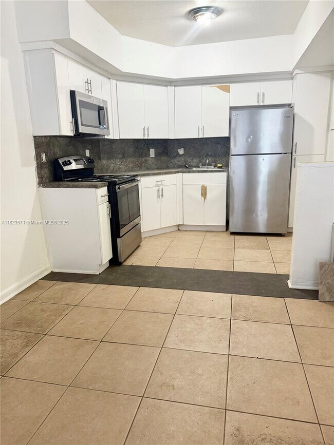 Foto del edificio - 12320 NE 11th Pl