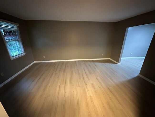 Foto del edificio - Now available!! – 672 W Front St, Unit C, ...