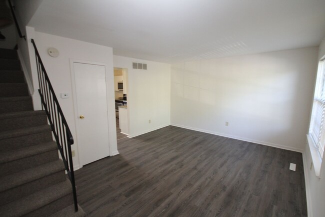 Foto del edificio - Freshly renovated 3 bedroom with bonus roo...