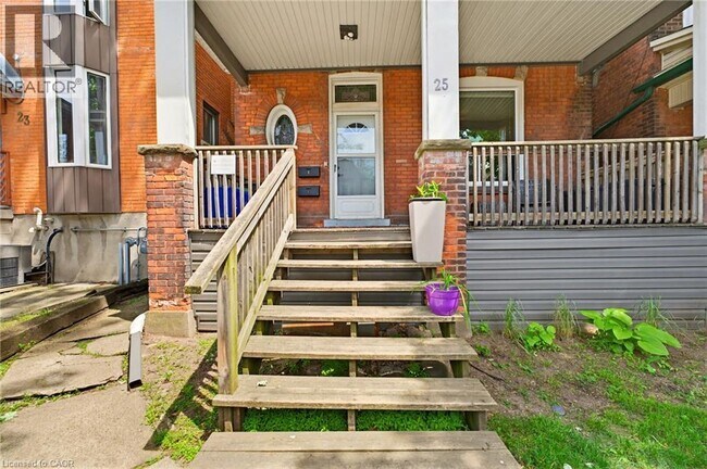 Photo du bâtiment - 25 Strathcona Ave S