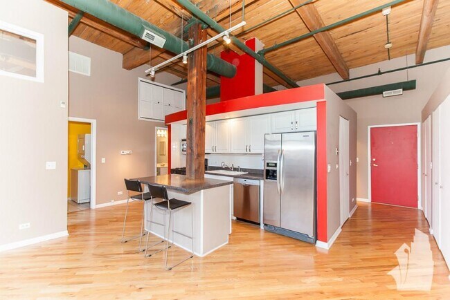 Building Photo - 2222 W Diversey Ave