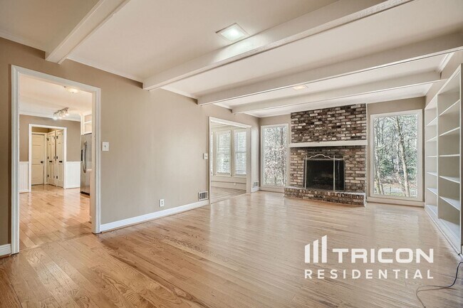 Foto del edificio - 9400 N Lake Dr