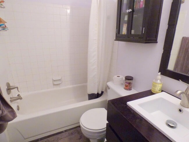 Building Photo - 1916 17th St NW