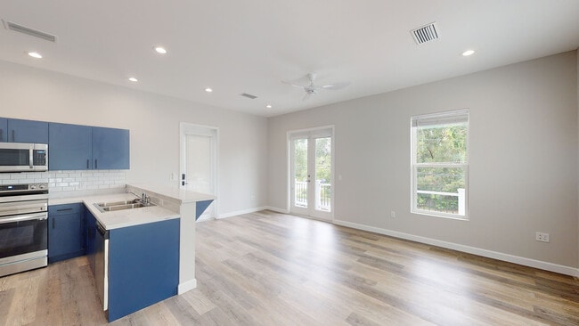 Building Photo - 1820 E Robinson St