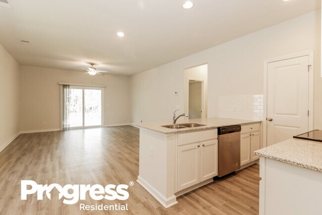 Building Photo - 123 Fern Rd