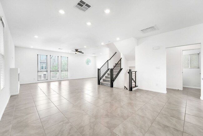 Building Photo - Modern Southwest Retreat with Flexible Living Spaces!