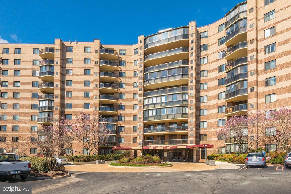 Foto principal - 8350 Greensboro Dr