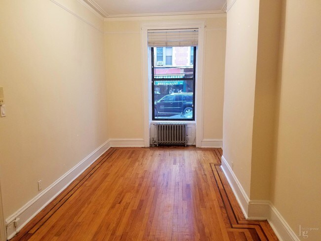 Building Photo - 336 E 83rd St