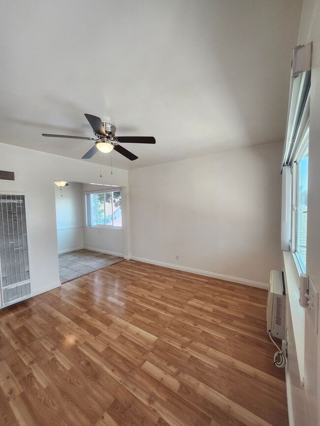 Building Photo - Beautiful 1-bedroom Upstairs Apartment in ...