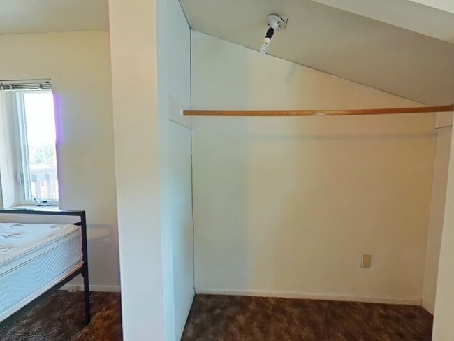 Building Photo - Room ~ Close to Campus ~ All Utilities Paid