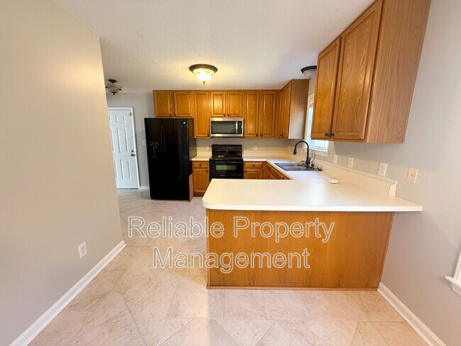 Building Photo - 813 Rainer Ct