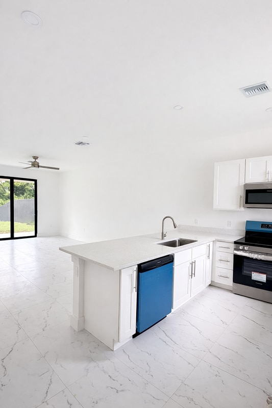 Building Photo - 478 Lotus Ave S