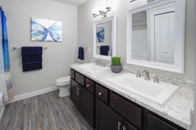 Foto del edificio - 6639 Mill Creek Dr