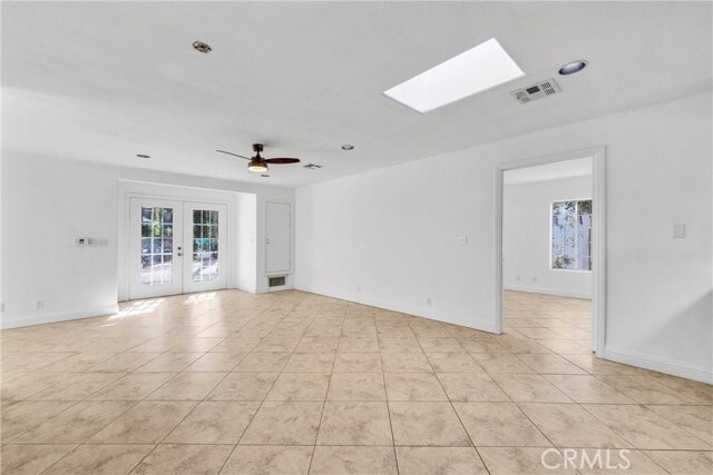 Building Photo - 490 Traverse Dr