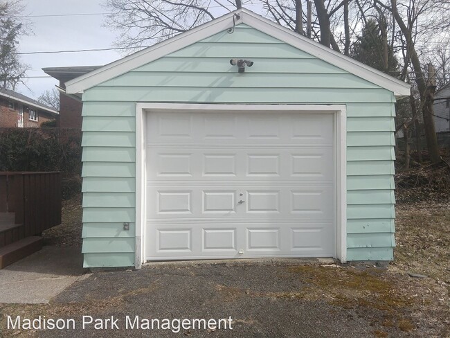 Building Photo - 3 br, 1 bath House - 165 S Pine Ave