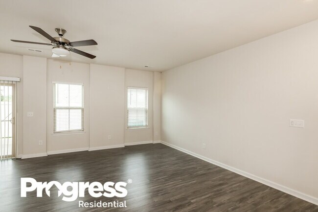 Foto del edificio - 307 Pond Place Ln