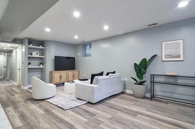 Foto del edificio - 3029 N Oakley Ave