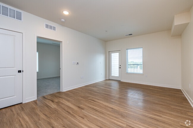 1BR, 1BA - 789 SF - Living Room - Parkside Apartments