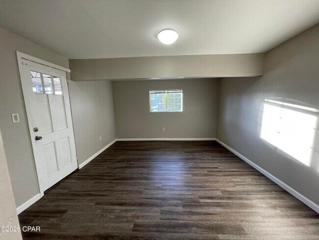 Foto del edificio - 1113 McKenzie Ave