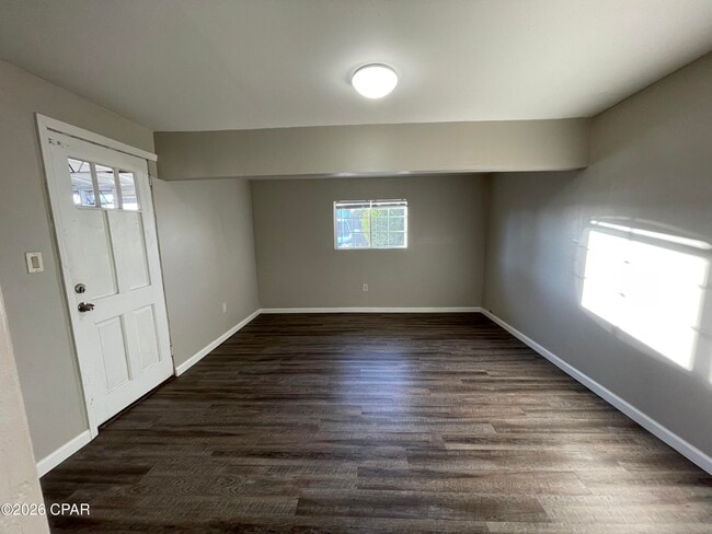 Building Photo - 1113 McKenzie Ave