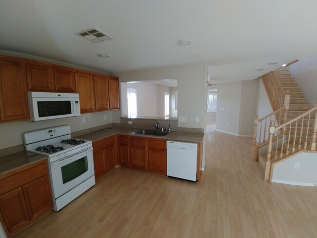 Foto del edificio - 5493 Twin Feathers Way