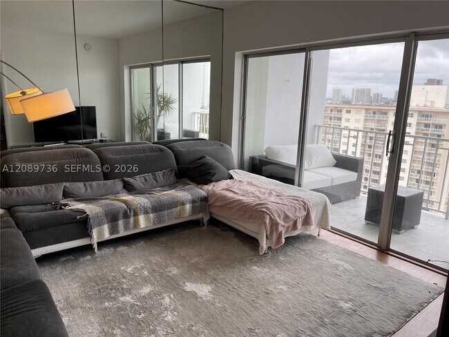 Foto del edificio - 500 Bayview Dr