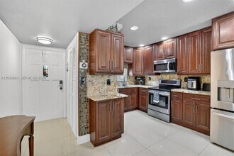 Building Photo - 8941 S Hollybrook Blvd
