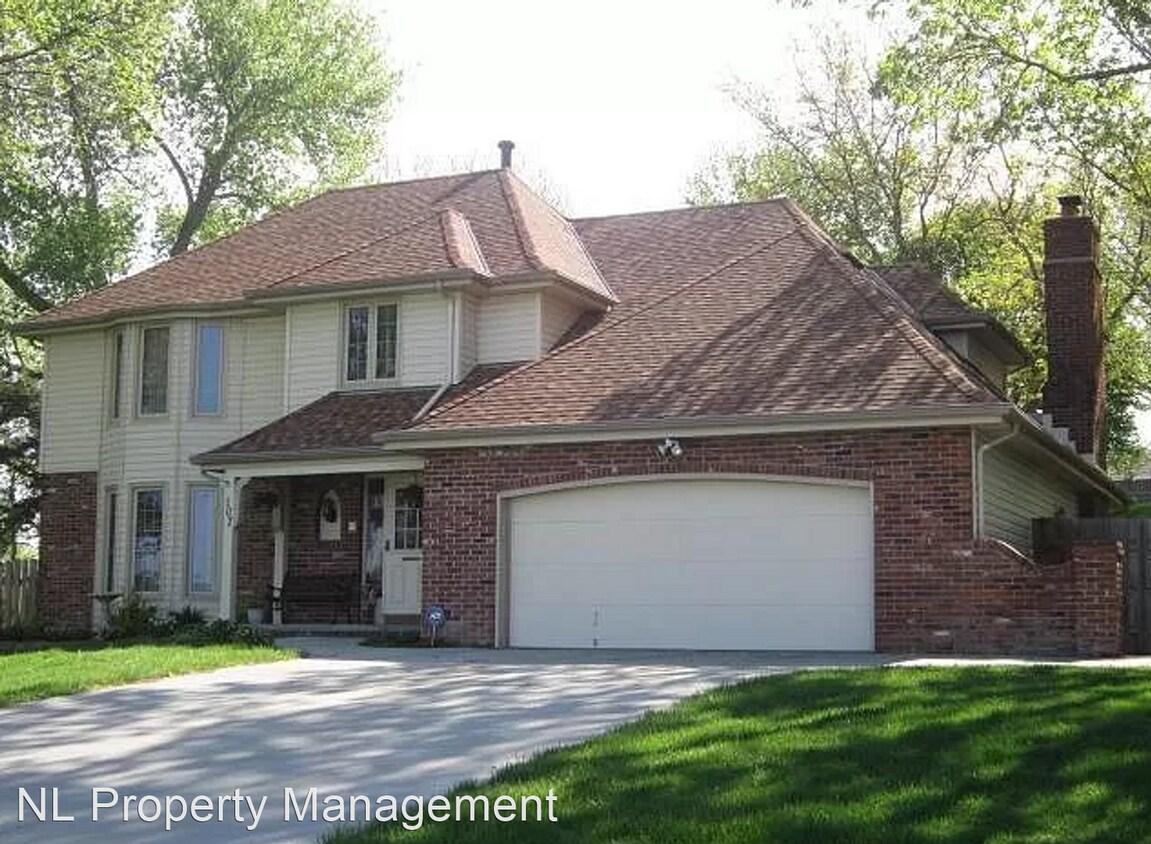 Primary Photo - 4 br, 2.5 bath House - 107 South 132 Street