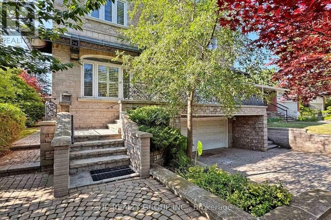 Building Photo - 348 Greenfield Ave