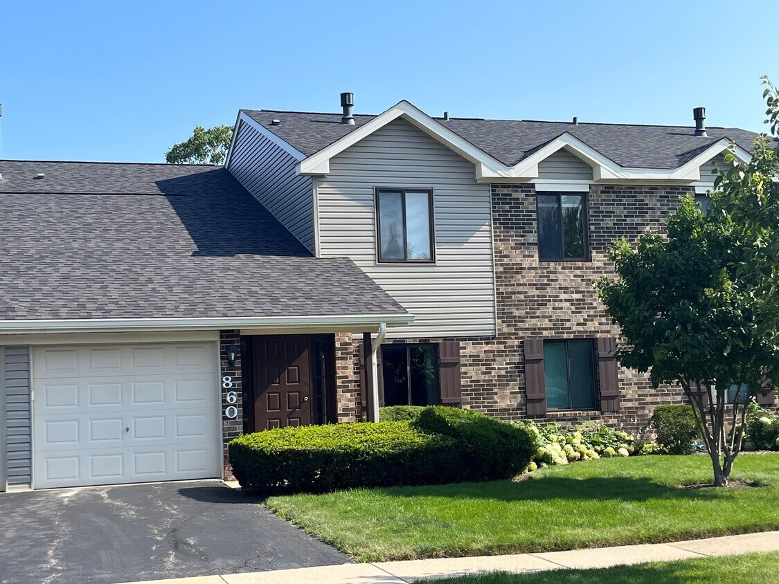 Foto principal - 860 Cross Creek Dr N