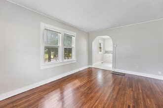 Building Photo - 2801 W Maple St