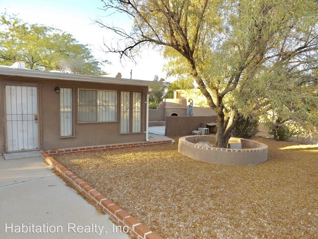 Building Photo - 1040 E Edison St