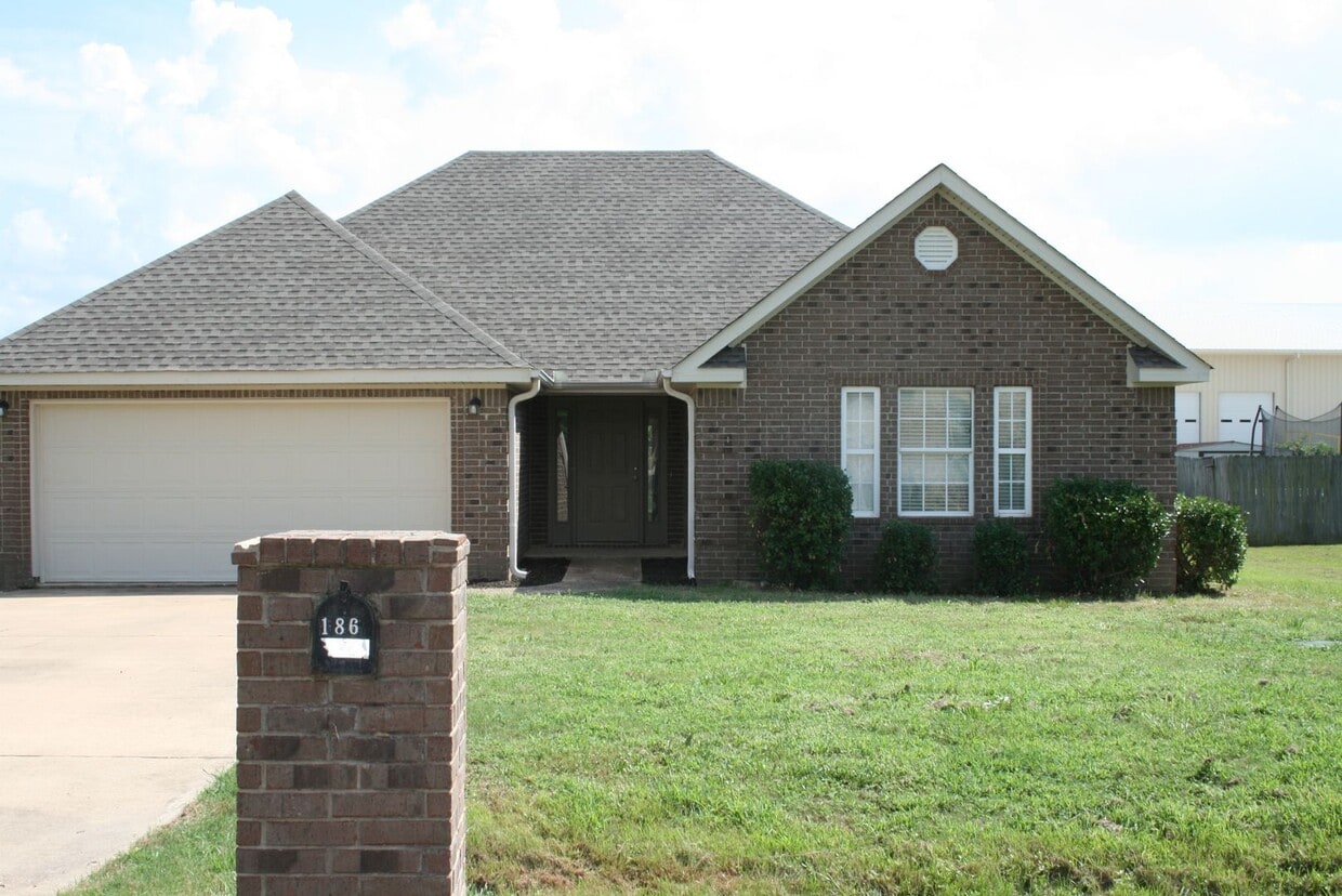 Primary Photo - 3 Bedroom 2 Bath Home in Valley View