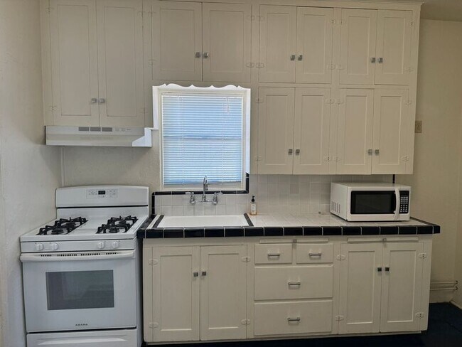 Foto del edificio - 1226 N Olsen Ave