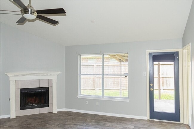 Building Photo - 822 Oak Lodge Ct