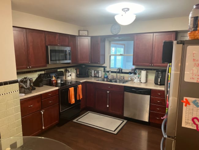 Building Photo - 727 Sunset Dr